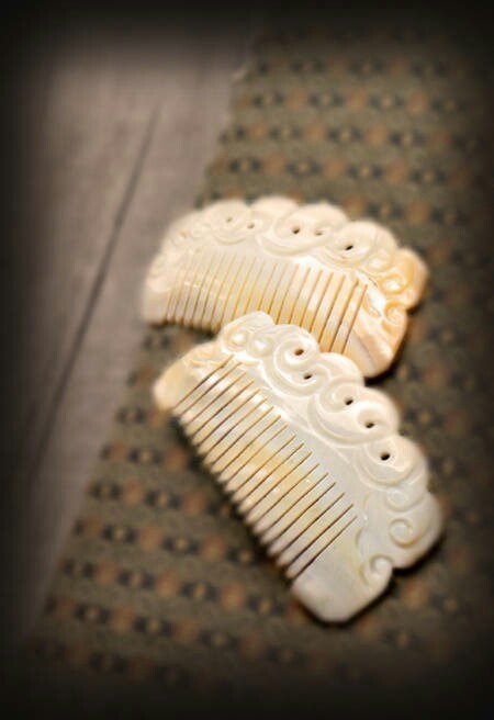一組古風梳子飾品，品味古典韻味之美