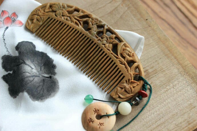 一組古風梳子飾品，品味古典韻味之美