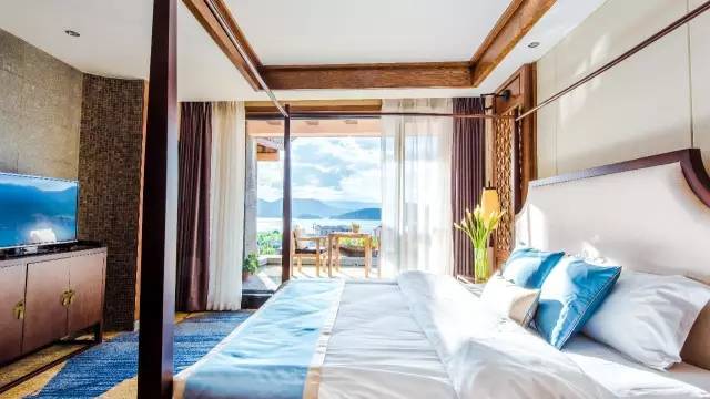 瀘沽湖新中式風(fēng)格民宿，等風(fēng)·半山