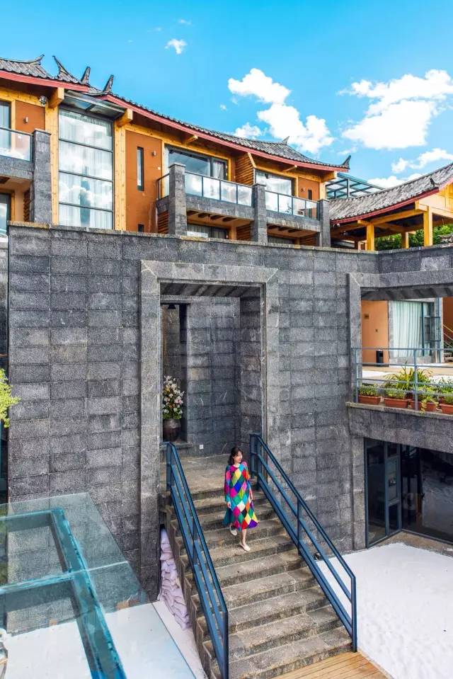 瀘沽湖新中式風(fēng)格民宿，等風(fēng)·半山