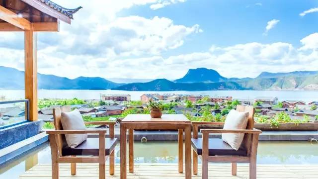 瀘沽湖新中式風(fēng)格民宿，等風(fēng)·半山