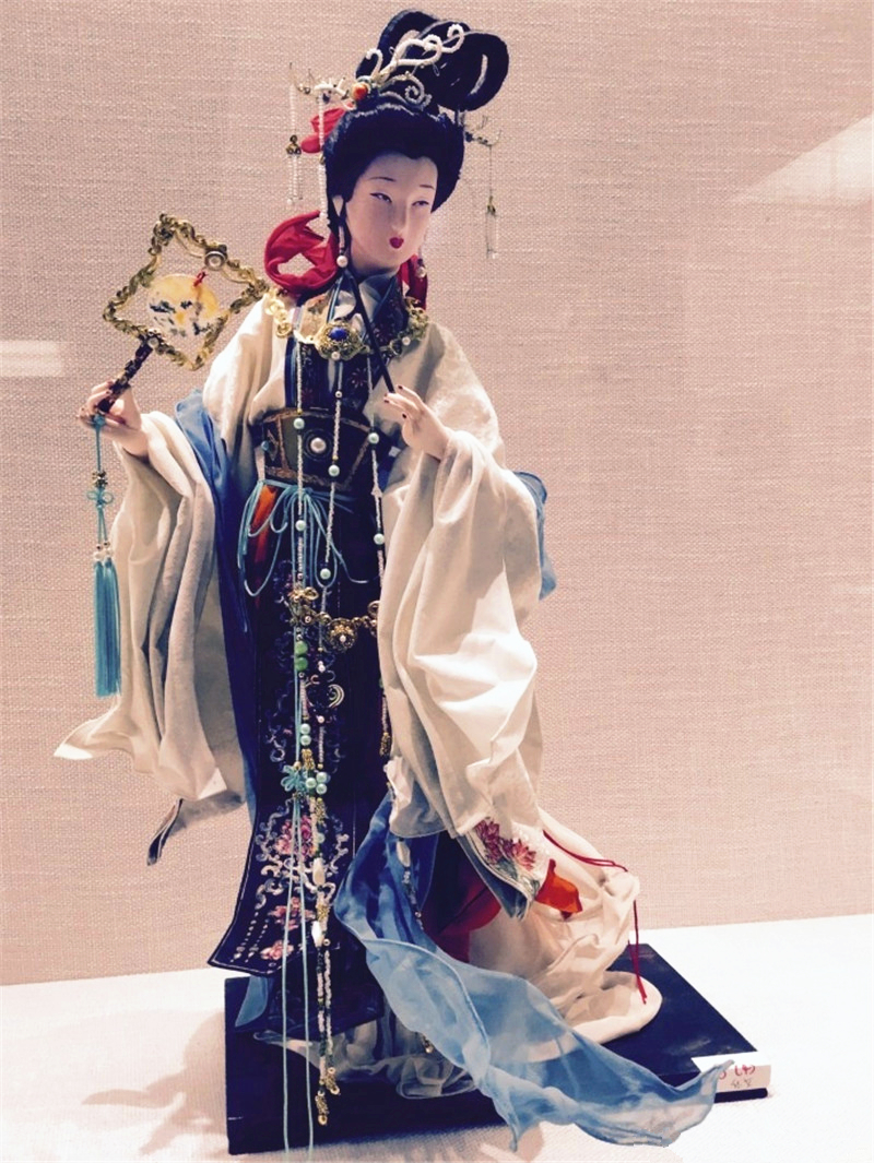 中國傳統(tǒng)工藝品，絹人