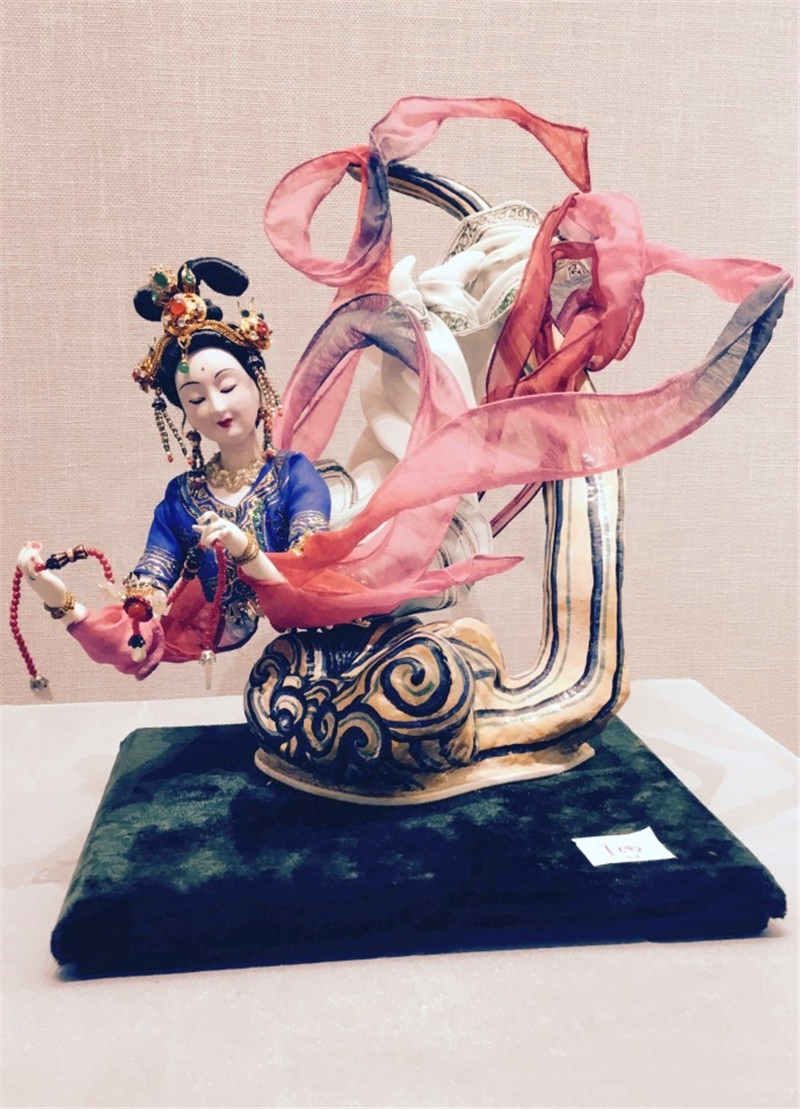 中國(guó)傳統(tǒng)工藝品，絹人