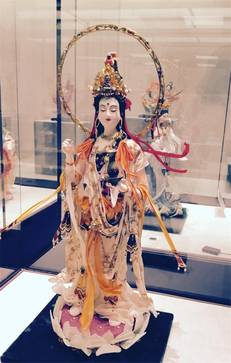 中國(guó)傳統(tǒng)工藝品，絹人