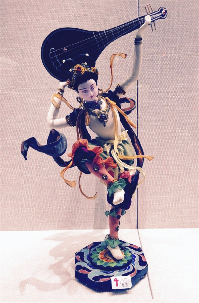 中國(guó)傳統(tǒng)工藝品，絹人