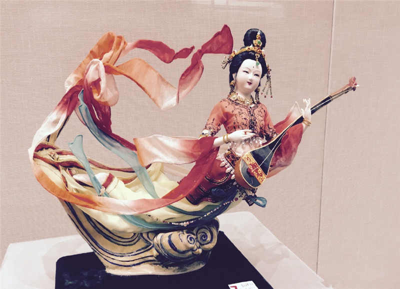 中國傳統(tǒng)工藝品，絹人