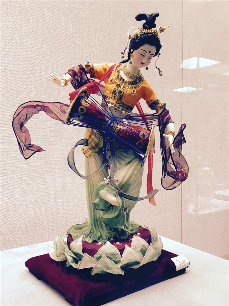 中國傳統(tǒng)工藝品，絹人