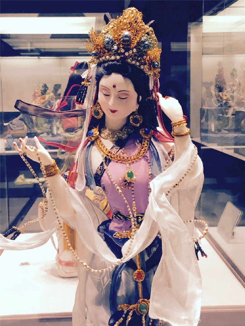 中國(guó)傳統(tǒng)工藝品，絹人