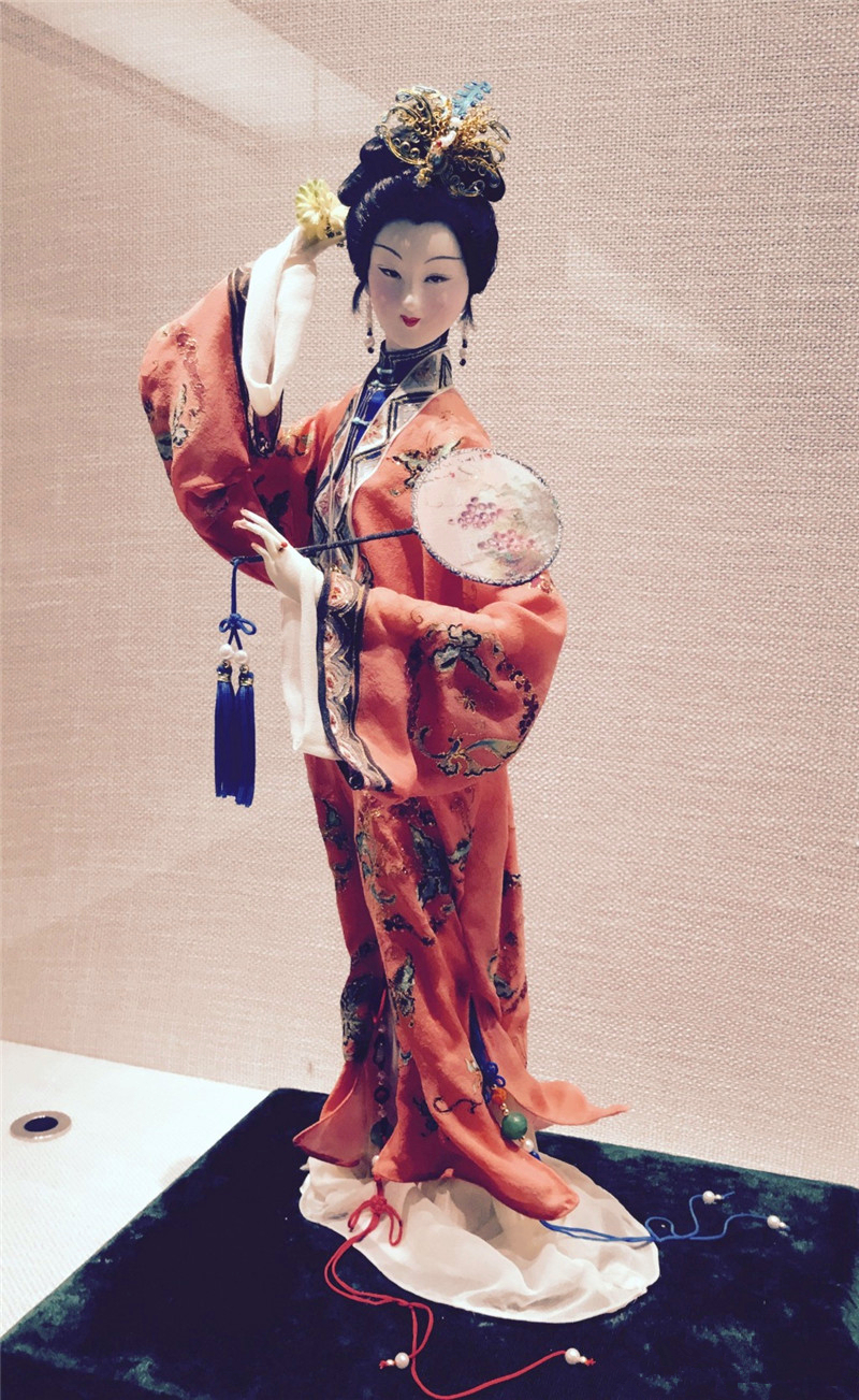 中國(guó)傳統(tǒng)工藝品，絹人