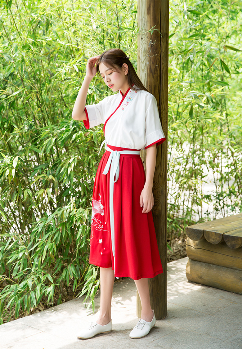 漢元素交領(lǐng)紅白拼接繡扇夏裝