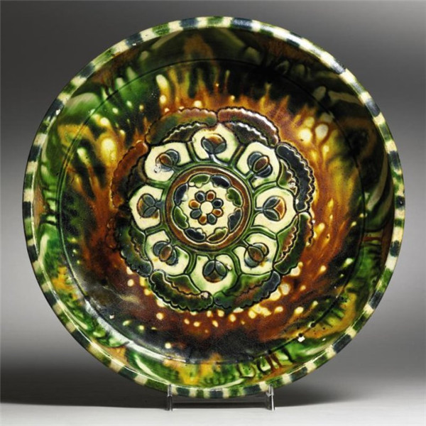 唐三彩色彩鮮明的彩盤(pán)