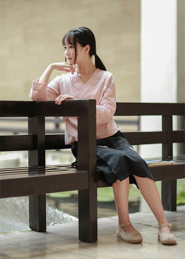 家佳樂文學(xué)設(shè)計(jì)刺繡漢元素交領(lǐng)棉麻上衣