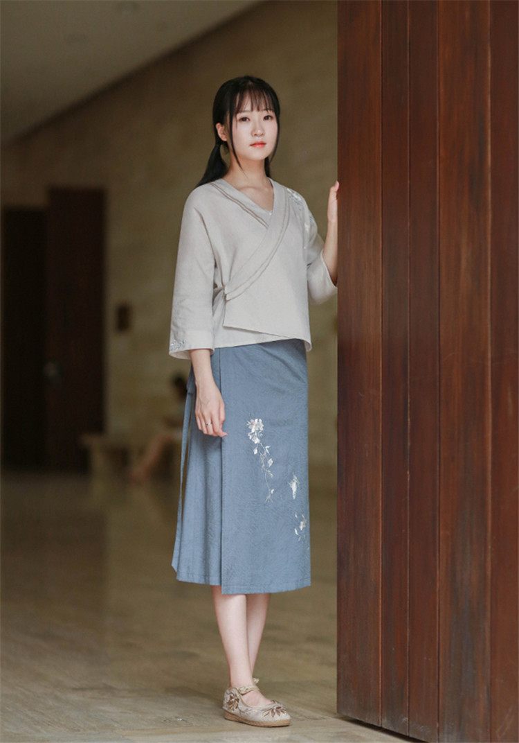 家佳樂文學(xué)設(shè)計(jì)刺繡漢元素交領(lǐng)棉麻上衣