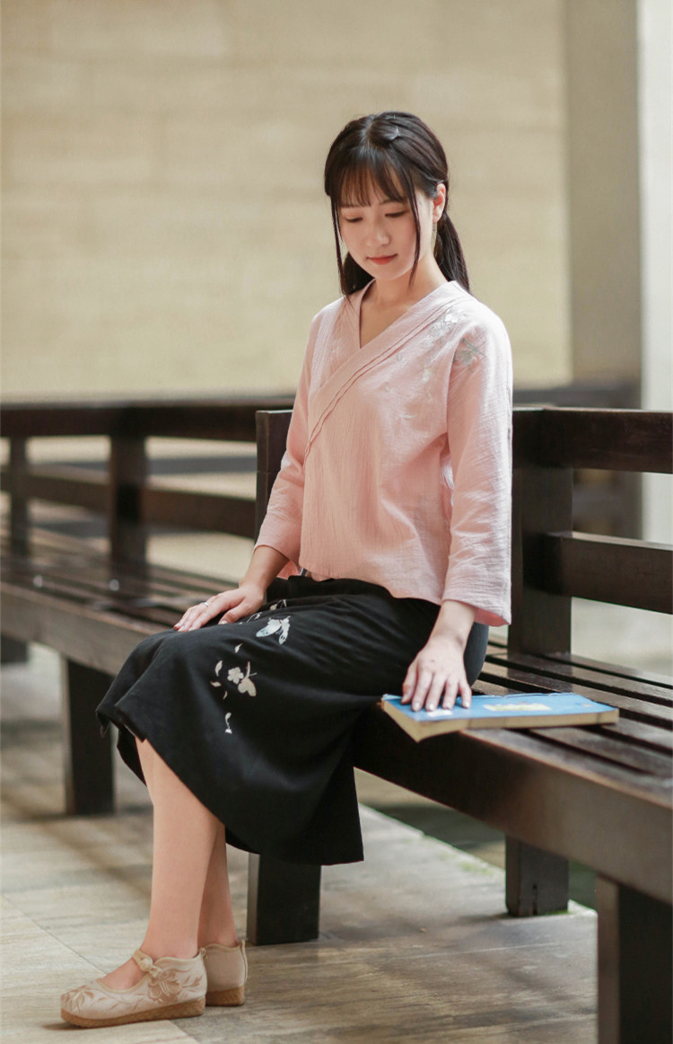 家佳樂文學(xué)設(shè)計(jì)刺繡漢元素交領(lǐng)棉麻上衣