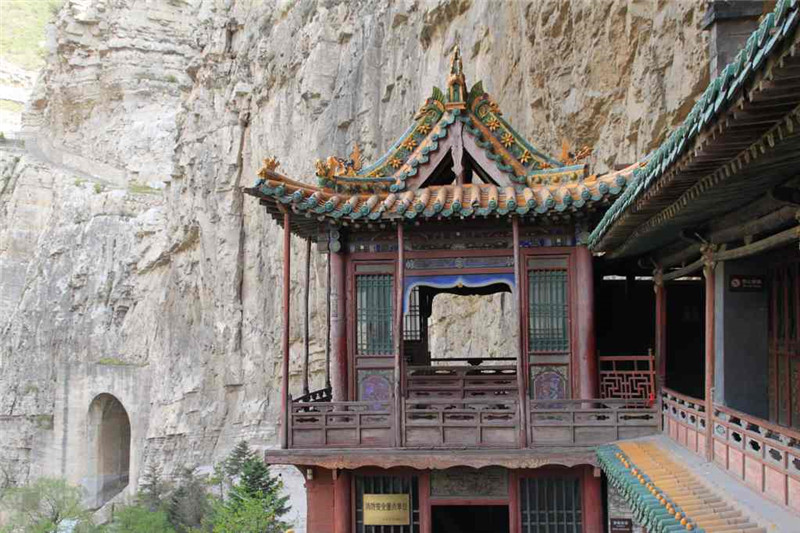 懸空寺半天高，三根馬尾空中吊