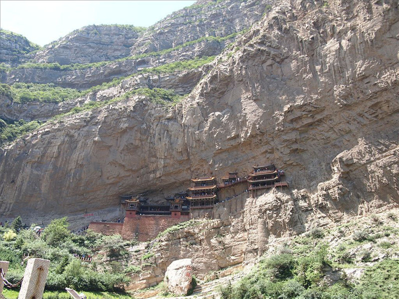 懸空寺半天高，三根馬尾空中吊