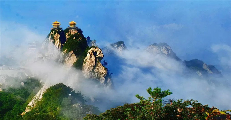洛陽(yáng)欒川老君山云霧中如仙境