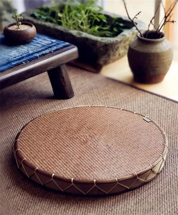 品茶牌佛之常用物，蒲團(tuán)