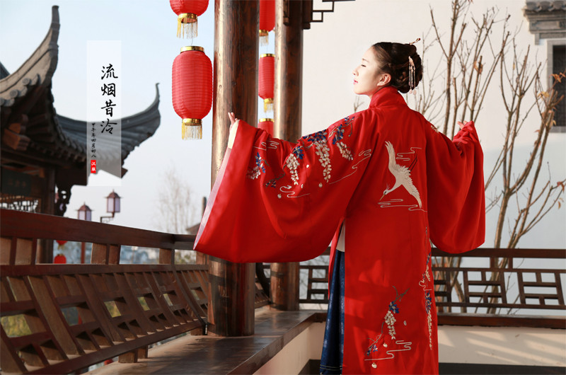 閨蜜漢服滿繡明制披風