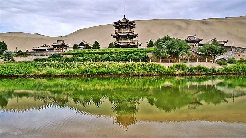 敦煌奇觀美麗月牙泉