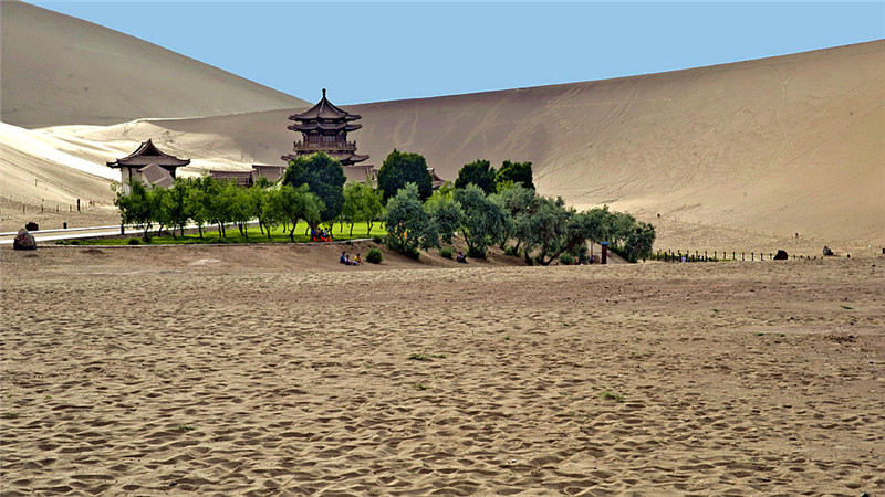 敦煌奇觀美麗月牙泉