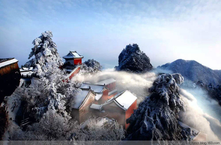 武當(dāng)山千里冰封萬里雪飄