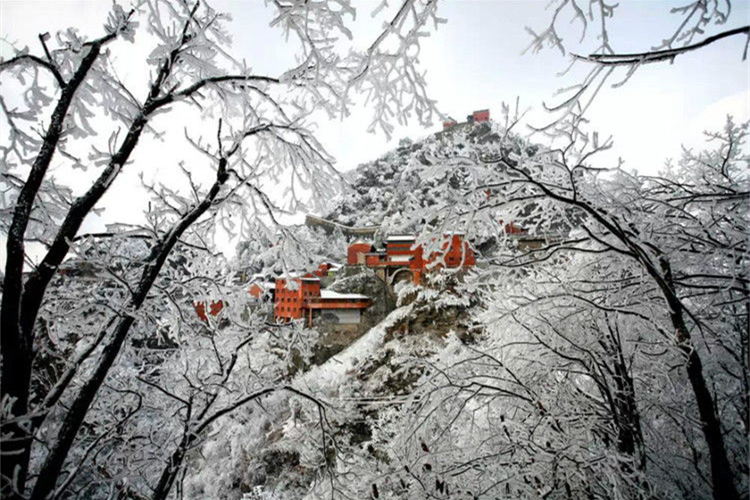 武當(dāng)山千里冰封萬里雪飄