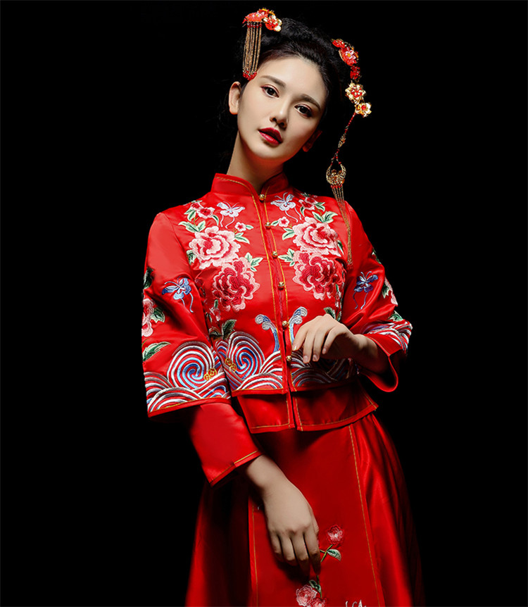 中式新娘禮服嫁衣，龍鳳褂富貴牡丹