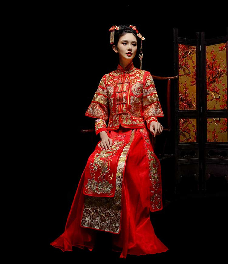 新娘中式紅裝禮服，龍鳳繡花唐裝