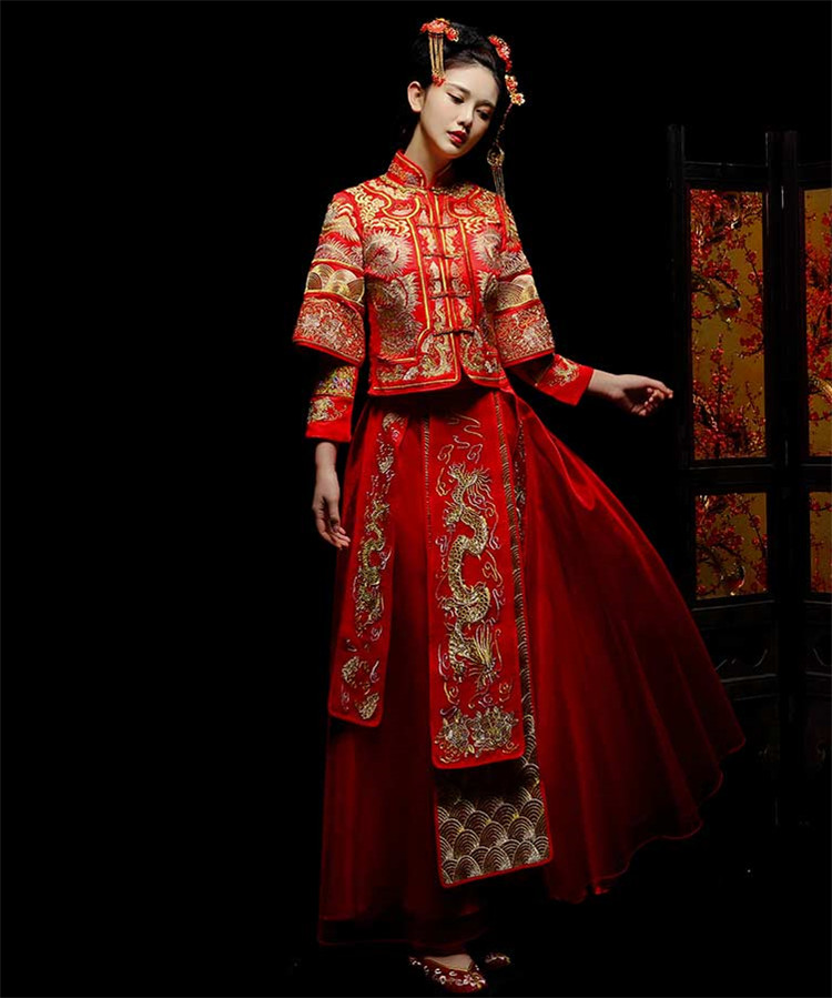 新娘中式紅裝禮服，龍鳳繡花唐裝