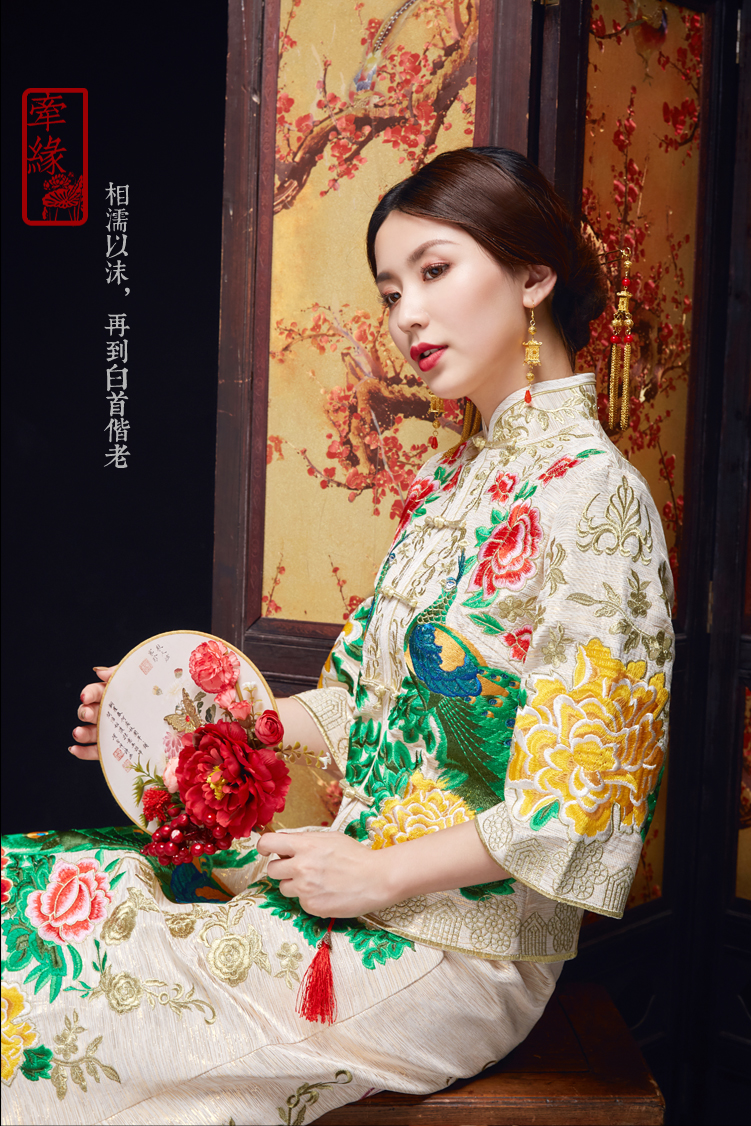 復(fù)古中式白色孔雀刺繡禮服，唐裝刺繡精美龍鳳