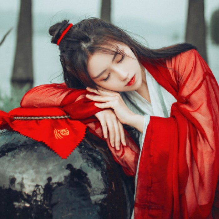 英氣瀟灑女子古風(fēng)頭像，古典真人頭像