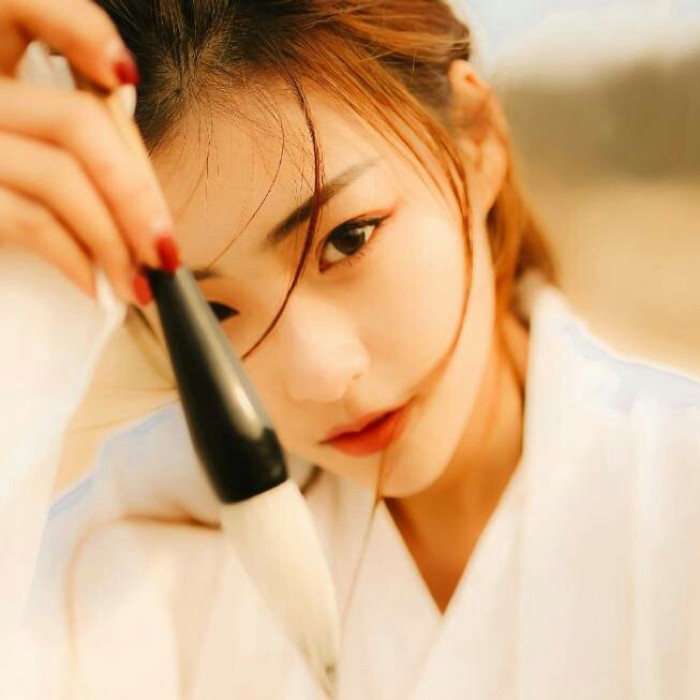 英氣瀟灑女子古風(fēng)頭像，古典真人頭像