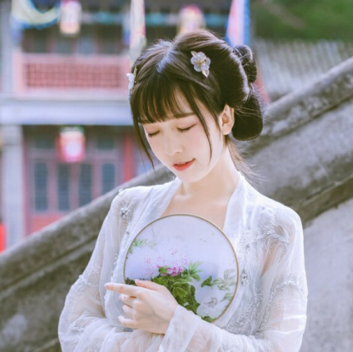 俏麗女子真人古風(fēng)頭像，婉風(fēng)流轉(zhuǎn)女生頭像