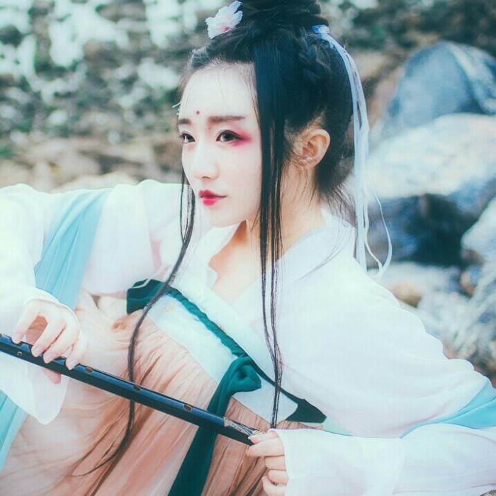 柳眉杏眼女生頭像，古風(fēng)女子qq頭像