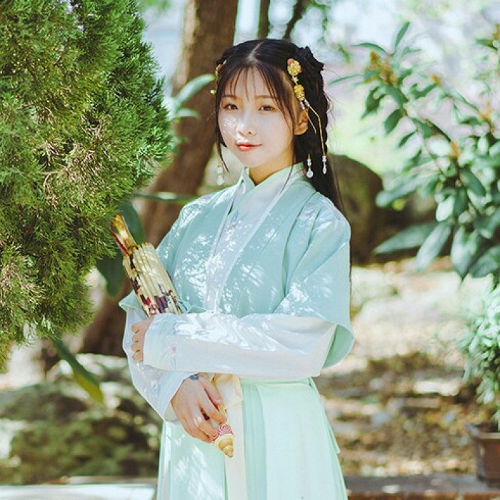 溫柔可人古風漢服女子頭像，端莊秀麗女生頭像