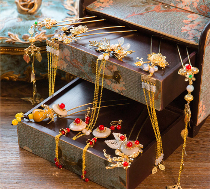 古玉串珠中式流蘇頭飾，新娘古裝發(fā)飾套裝