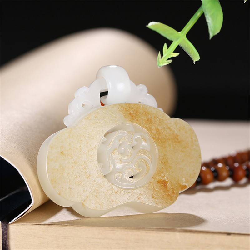 新疆和田羊脂玉龍騰掛件，龍騰富貴財源滾滾