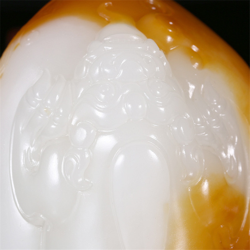 瑞獸納吉新疆和田玉手把件，精致白玉籽料雕刻