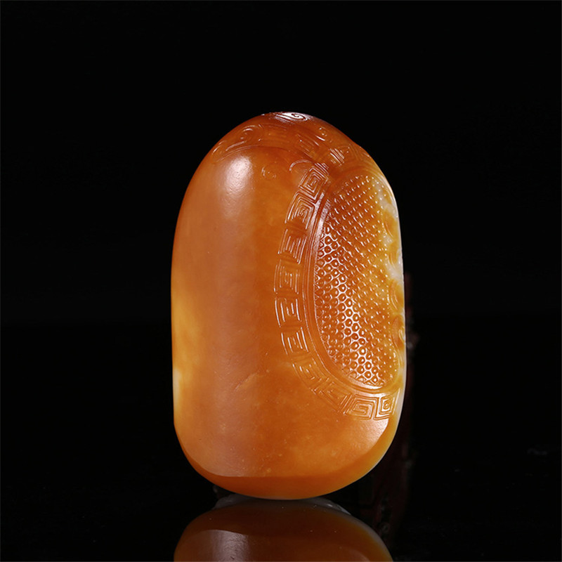 瑞獸納吉新疆和田玉手把件，精致白玉籽料雕刻