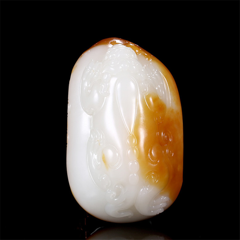 瑞獸納吉新疆和田玉手把件，精致白玉籽料雕刻