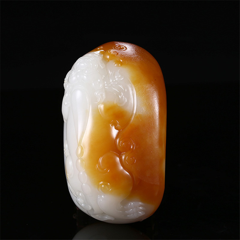 瑞獸納吉新疆和田玉手把件，精致白玉籽料雕刻