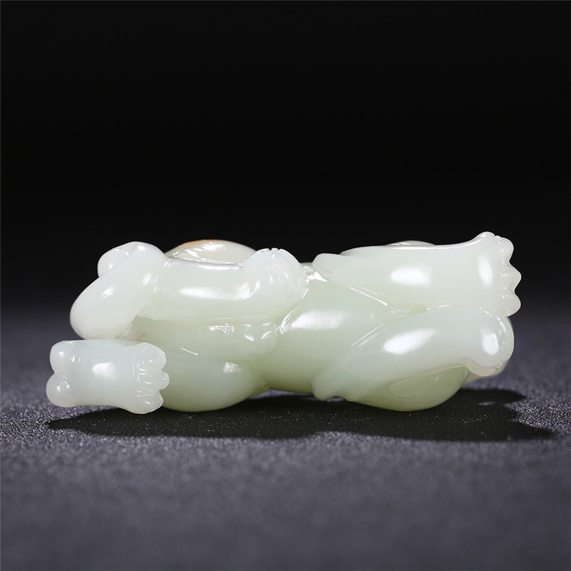 貔貅和田玉手把件，天然籽料真皮手玩件