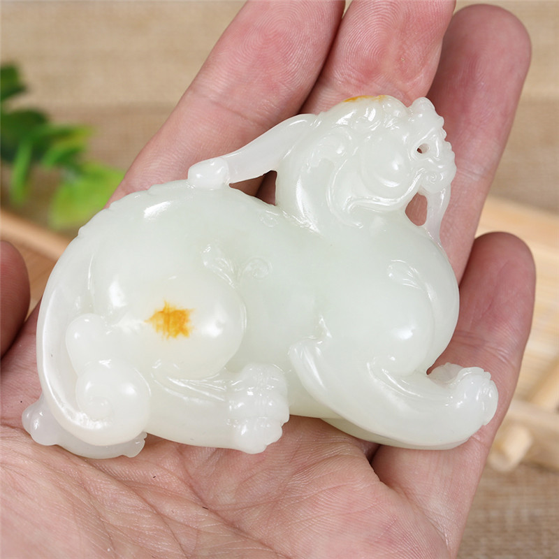 貔貅和田玉手把件，天然籽料真皮手玩件