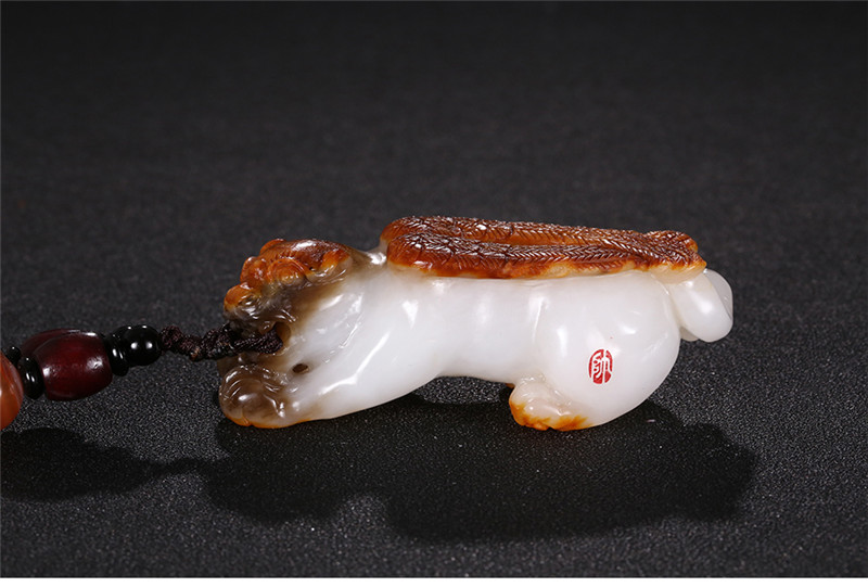 神獸飛虎手把件掛件，天然白玉手玩件玉石小擺