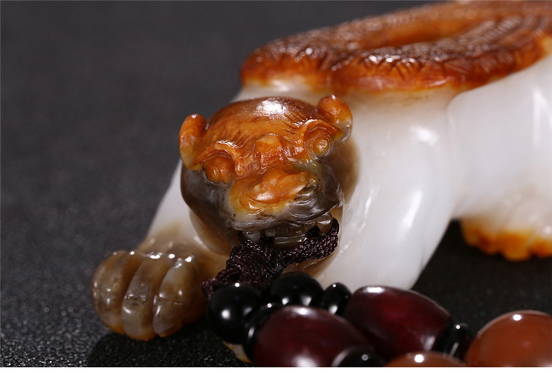 神獸飛虎手把件掛件，天然白玉手玩件玉石小擺