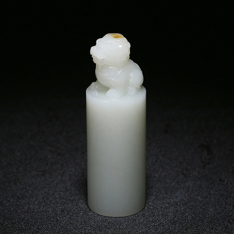 獅子和田玉手把件印章，天然玉石小巧擺件