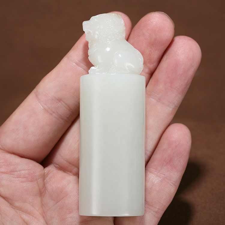 獅子和田玉手把件印章，天然玉石小巧擺件