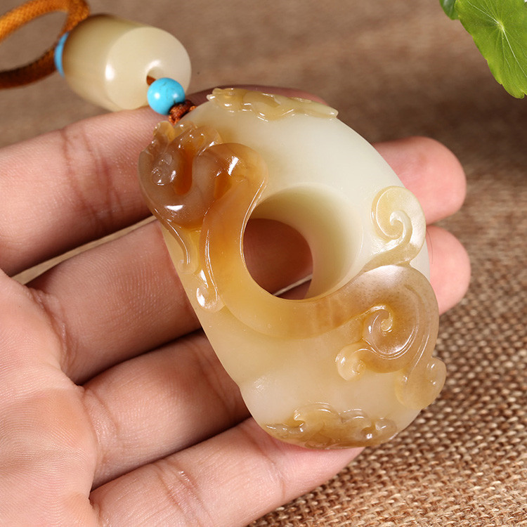 游龍?zhí)煜潞吞镉穹鹿艗旒?，白玉生肖龍?xiàng)鏈掛墜