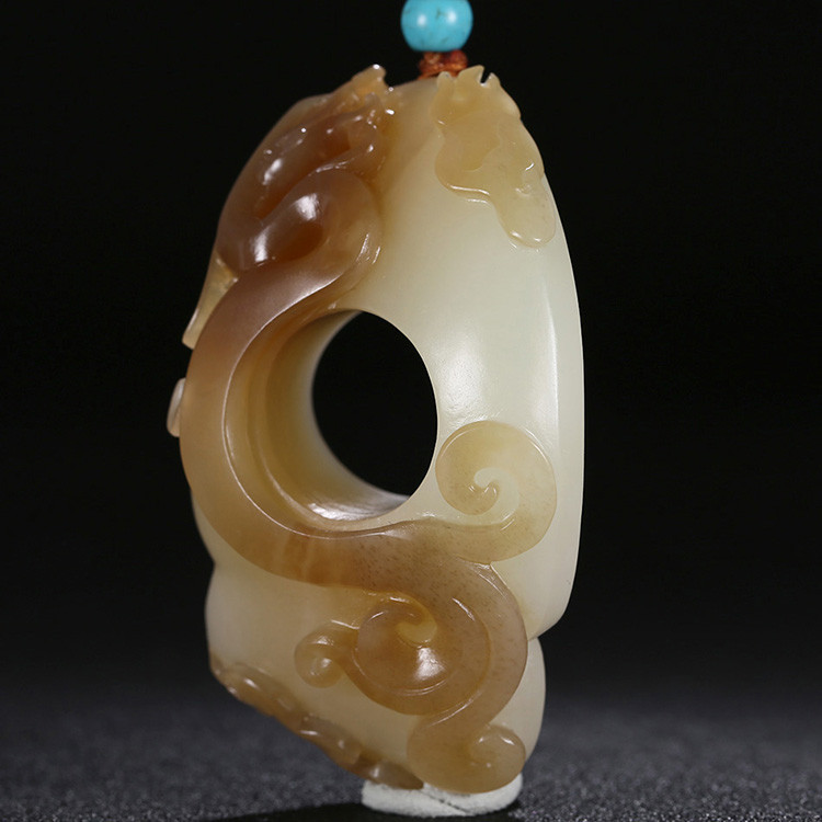 游龍?zhí)煜潞吞镉穹鹿艗旒?，白玉生肖龍?xiàng)鏈掛墜